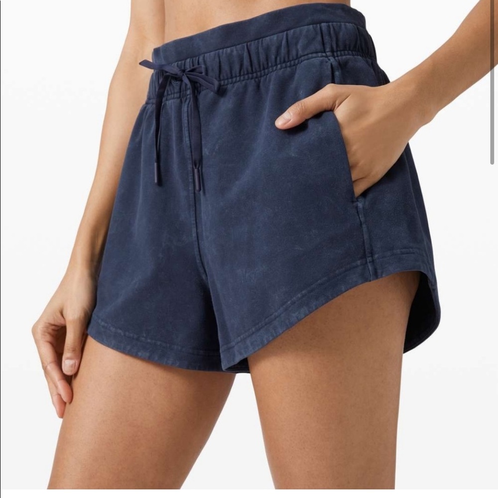 Lululemon Inner Glow Shorts in navy acid